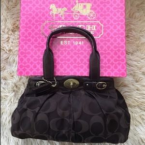 Authentic Coach Garnet F13906